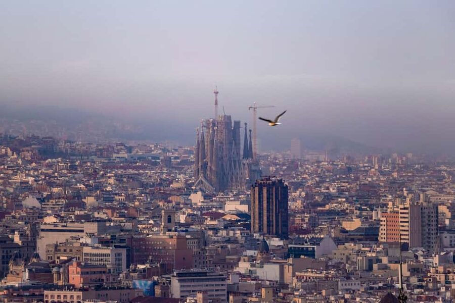 Barcelona: Sagrada Familia Guided Tour with Tickets - The human factor: guides and how the best tours feel