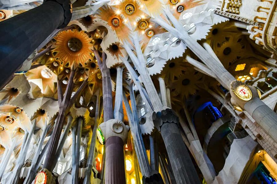 Barcelona: Sagrada Familia Guided Tour with Tickets - Reserved entry and getting oriented quickly