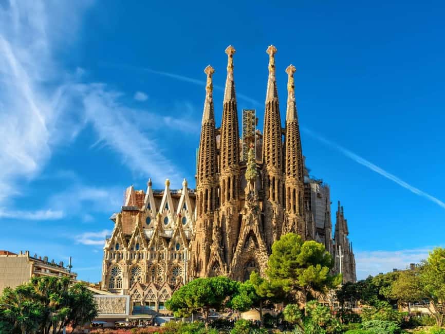 Barcelona: Sagrada Familia Guided Tour with Tower Access - Exterior Facades: The Details You’ll Miss Without a Plan