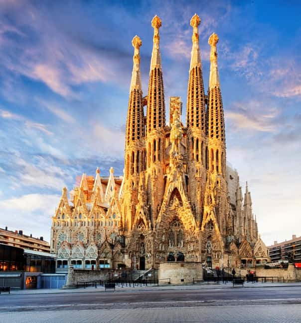 Barcelona: Sagrada Familia Guided Tour with Tower Access - Choosing Your Language and Group Style