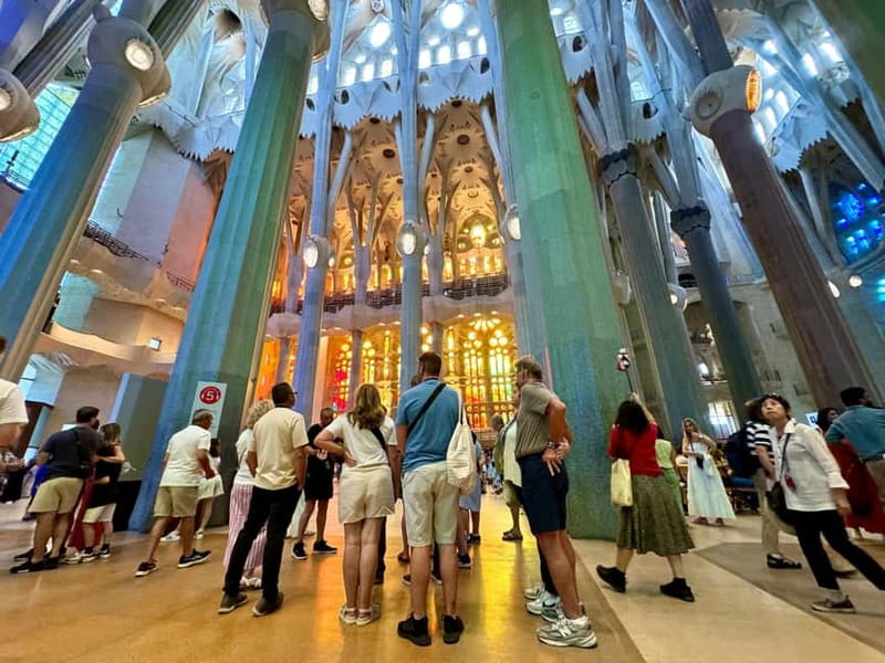 Barcelona: Sagrada Familia, La Pedrera & Cava Tasting Tour - La Pedrera guided tour: undulating stone and living design