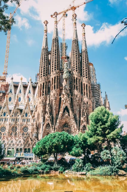 Barcelona: Sagrada Familia, Modernism, and Old Town Tour - Price and Value: $52 Makes Sense If You Treat It Like an Orientation