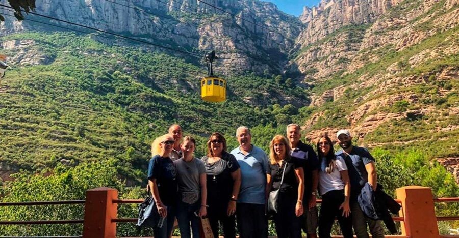Barcelona: Sagrada Familia & Montserrat Full-Day with Pickup - Mirador de lAlcalde and the Gothic Quarter: seeing Barcelona with your bearings set
