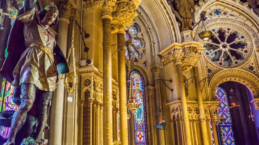 Barcelona: Sagrada Familia & Montserrat Full-Day with Pickup - Entering La Sagrada Familia with a time-saving reservation (and zero surprises)