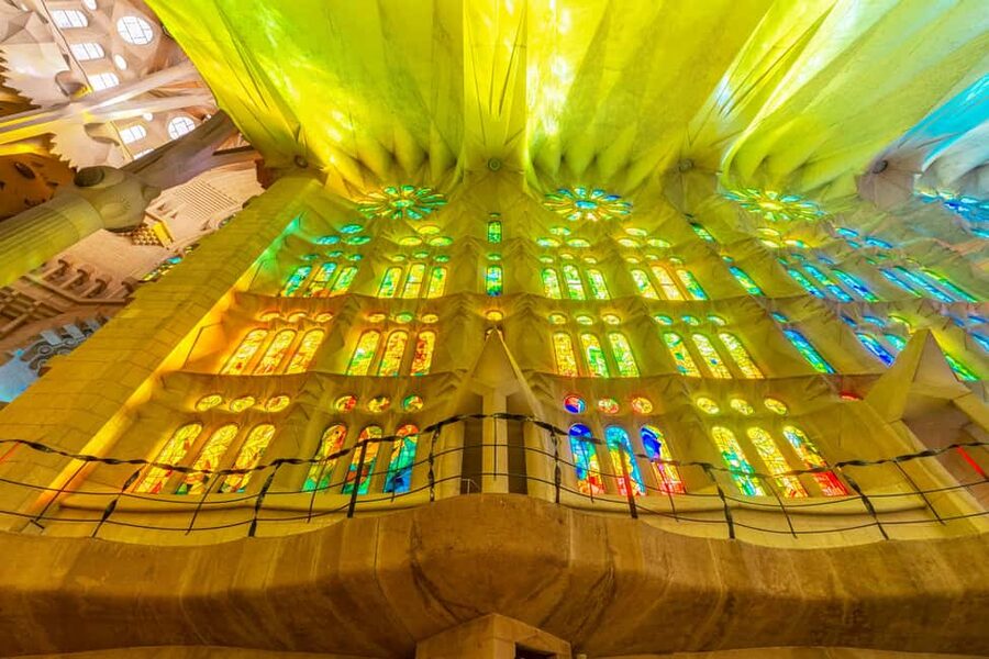 Barcelona: Sagrada Familia & Optional Park Guell Guided Tour - Hotel pickup reality in Barcelona: where you might meet