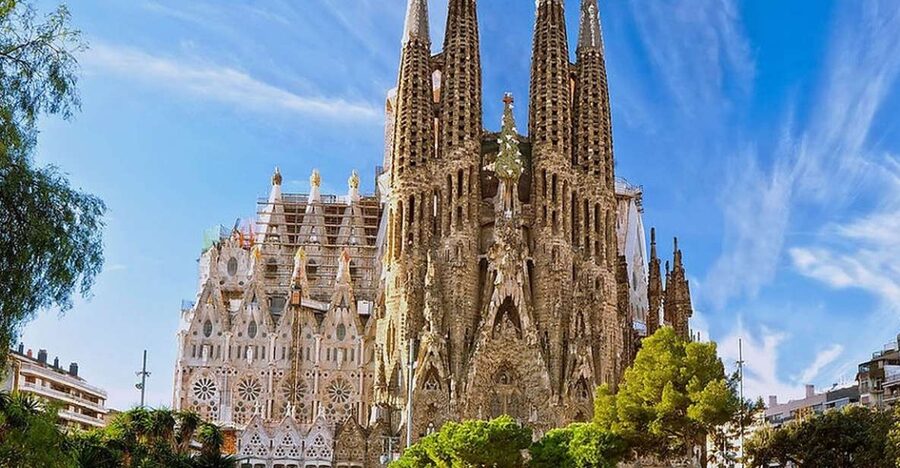Barcelona: Sagrada Familia & Optional Park Guell Guided Tour - Transfers and group size: comfortable logistics, not a free-for-all