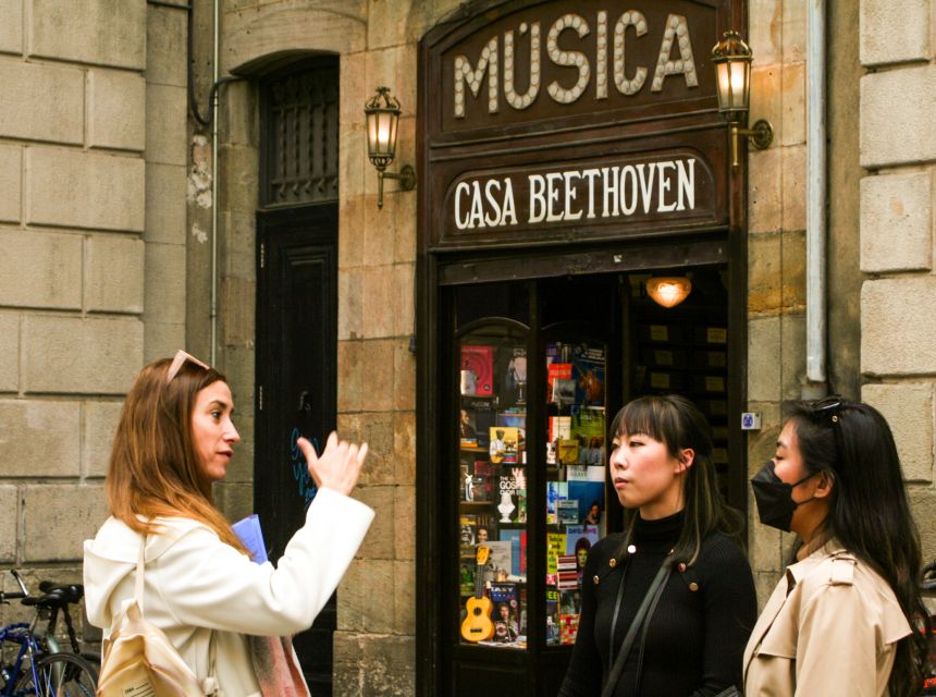 Barcelona: Sagrada Familia, Park Güell & Gothic Quarter Tour - Gothic Quarter and El Born on foot, with real monument context