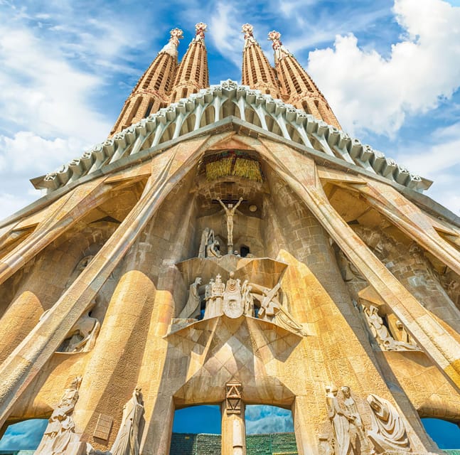 Barcelona: Sagrada Familia & Park Güell Guided Tour & Ticket - Who should book this tour