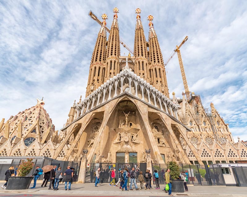 Barcelona: Sagrada Familia & Park Güell Guided Tour & Ticket - The price, and why it can be fair or not