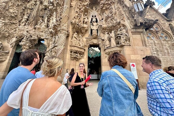 Barcelona: Sagrada Familia & Park Guell Guided Tour + Transfer - A Fast Gaudí Doubleheader You Can Actually Do