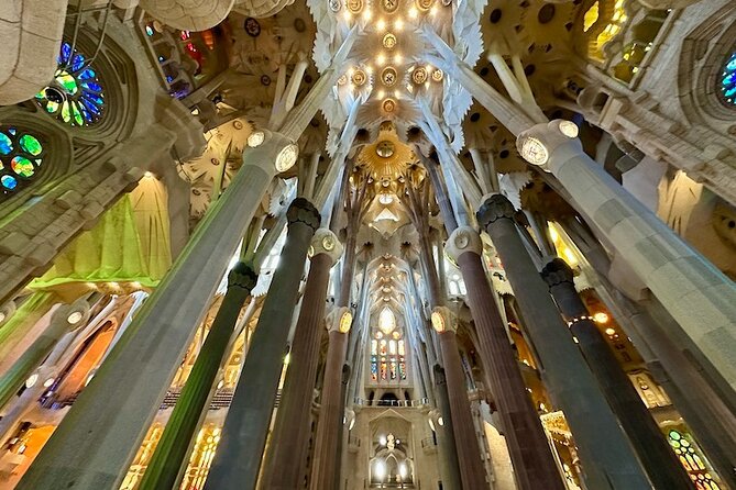 Barcelona: Sagrada Familia & Park Guell Guided Tour + Transfer - Timing, Pacing, and Where the Real Walking Happens
