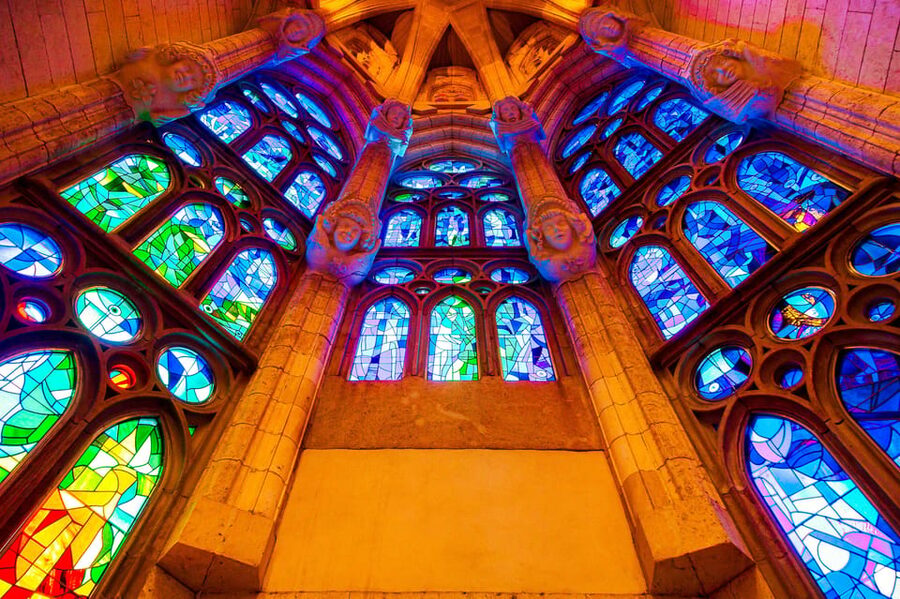Barcelona: Sagrada Familia Priority Access & Guided Tour - Where the tour starts, and how to find your group fast