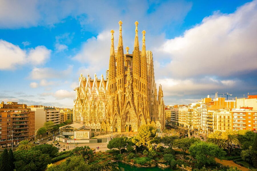 Barcelona: Sagrada Familia Priority Access & Guided Tour - Tree-like pillars and stained-glass light, explained in human terms