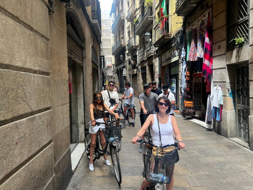 Barcelona: Sagrada Familia Private E-Scooter Tour - Port Vell and W Barcelona: sea air, modern skyline, easy photos