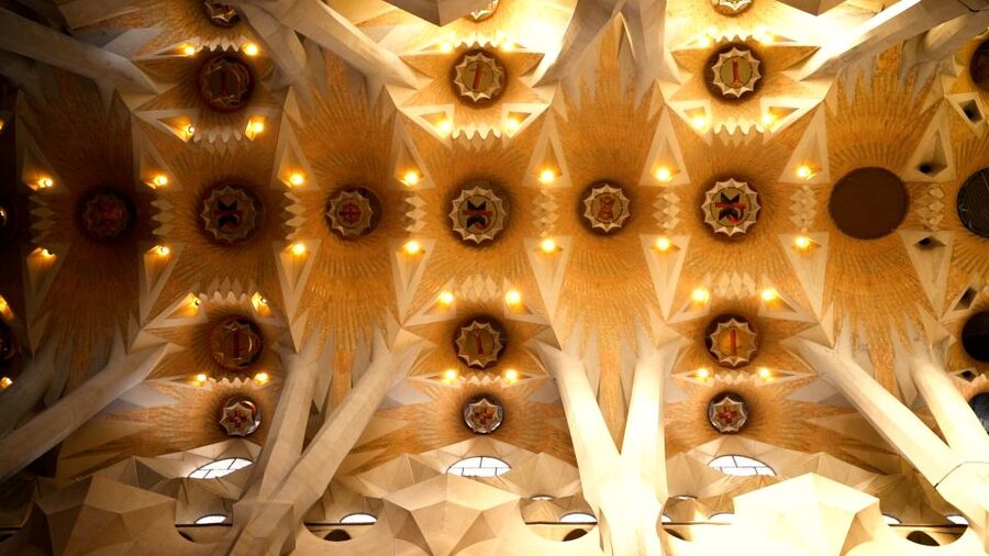 Barcelona: Sagrada Familia Skip-the-Line Guided Tour - Passion Façade: The Drama (And the Reality) of What Comes After Gaudí