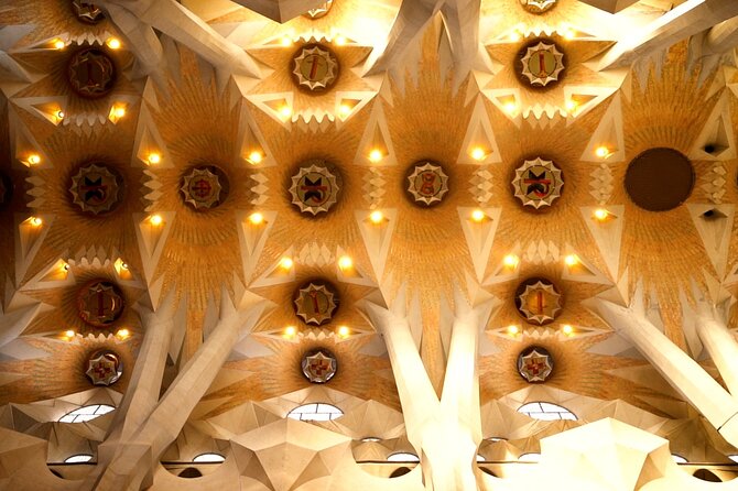 Barcelona: Sagrada Familia Skip-the-Line Guided Tour and Tickets - English tour experience: clear listening with a small group