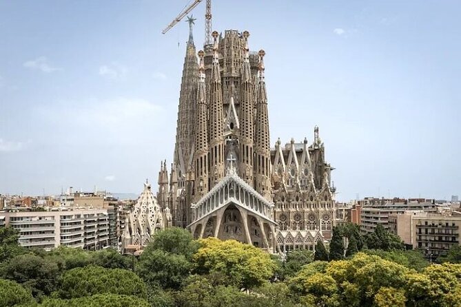 Barcelona: Sagrada Familia Skip The Line Insider Guided Tour - The short walk from the meeting area to the basilica