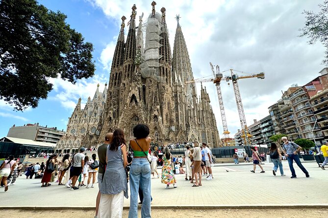 Barcelona Sagrada Familia Small Group Guided Tour - Key highlights worth your attention