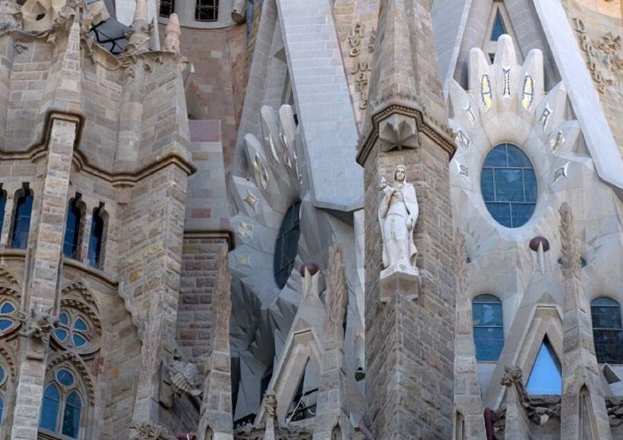 Barcelona: Sagrada Familia Tour of the Facades in German - Facade Magic in German: Why the Exterior Feels So Personal