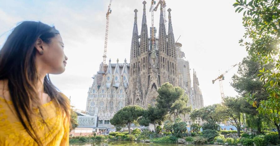 Barcelona: Sagrada Familia Tour & Optional Tower Visit - Why this 1.5-hour Sagrada plan makes sense