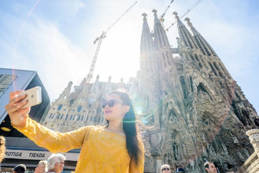 Barcelona: Sagrada Familia Tour & Optional Tower Visit - The crypt and burial platform: a quieter moment with big emotional weight