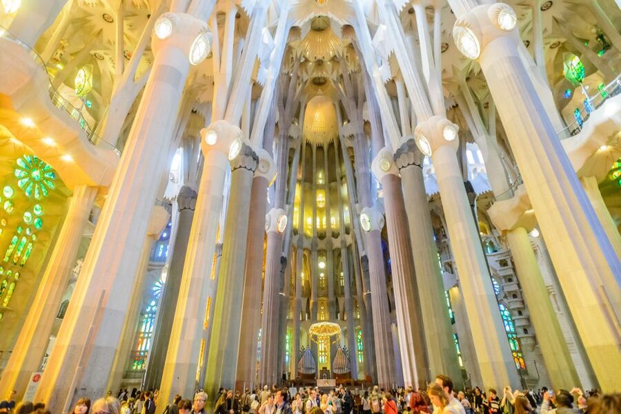 Barcelona: Sagrada Familia Tour & Optional Tower Visit - The biggest pro: guides who keep the story moving