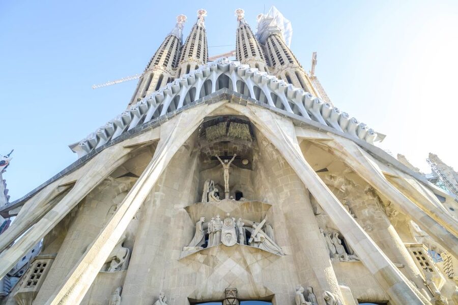 Barcelona: Sagrada Familia Tour with Optional Tower Access - Entering Sagrada Familia Fast, Then Thinking Like Gaudi