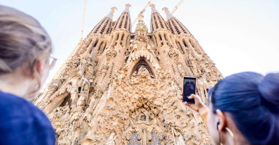 Barcelona: Sagrada Familia Tour with Optional Tower Access - How the Skip-the-Line Entrance Changes Your Visit