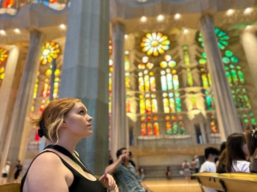 Barcelona: Sagrada Família Tour with Skip-the-Line Access - Inside the basilica: columns, ceilings, and stained glass light