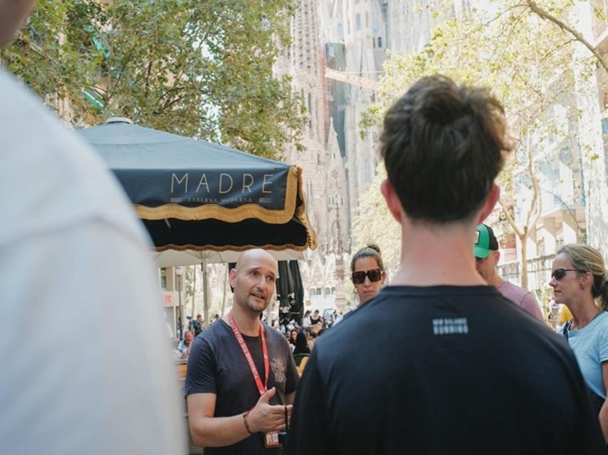 Barcelona: Sagrada Família Tour with Skip-the-Line Access - How a good guide changes what you notice