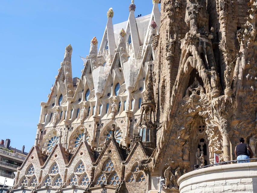 Barcelona: Sagrada Familia with Towers and Park Güell Tour - Tower time: elevator up for big Barcelona views, plus closure realities