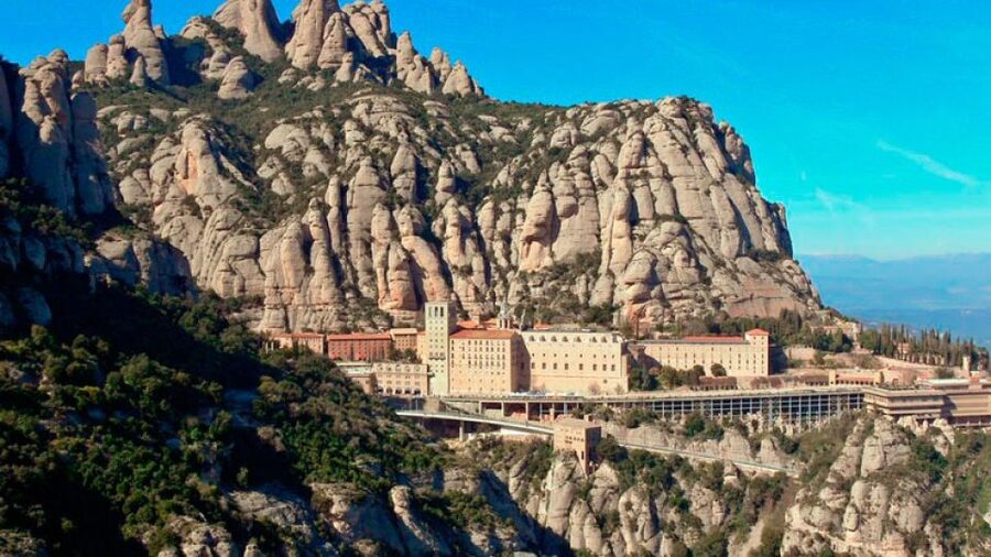 Barcelona: Sailing Experience and Montserrat Tour - Why this Montserrat and yacht combo makes sense in Barcelona