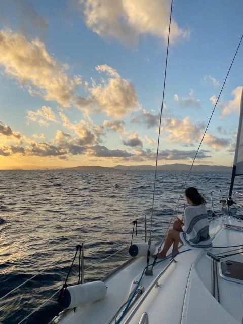 Barcelona: Sailing Tour with a Glass of Cava - A 2-hour sail from Port Olímpic, with cava you actually enjoy