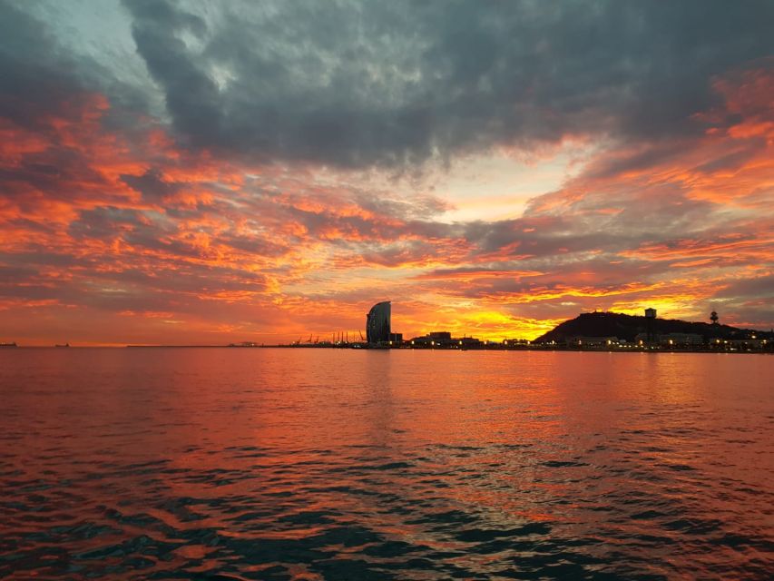 Barcelona: Sailing Tour with a Glass of Cava - How active you can be, without turning it into hard work