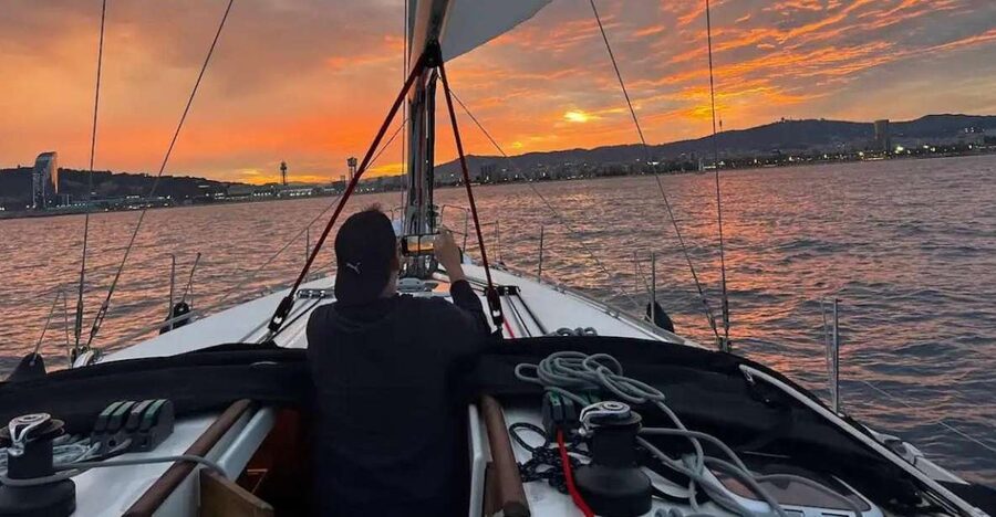 Barcelona: Sailing Tour with a Glass of Cava - Meeting at Escuela Náutica Neptuno, Moll de la Marina 3 (and not the wrong port)