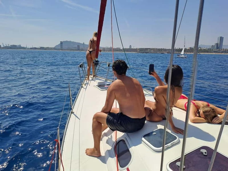 Barcelona: Sailing Tour with Drinks and Snacks - Photo stop and sightseeing time, with music and real conversation
