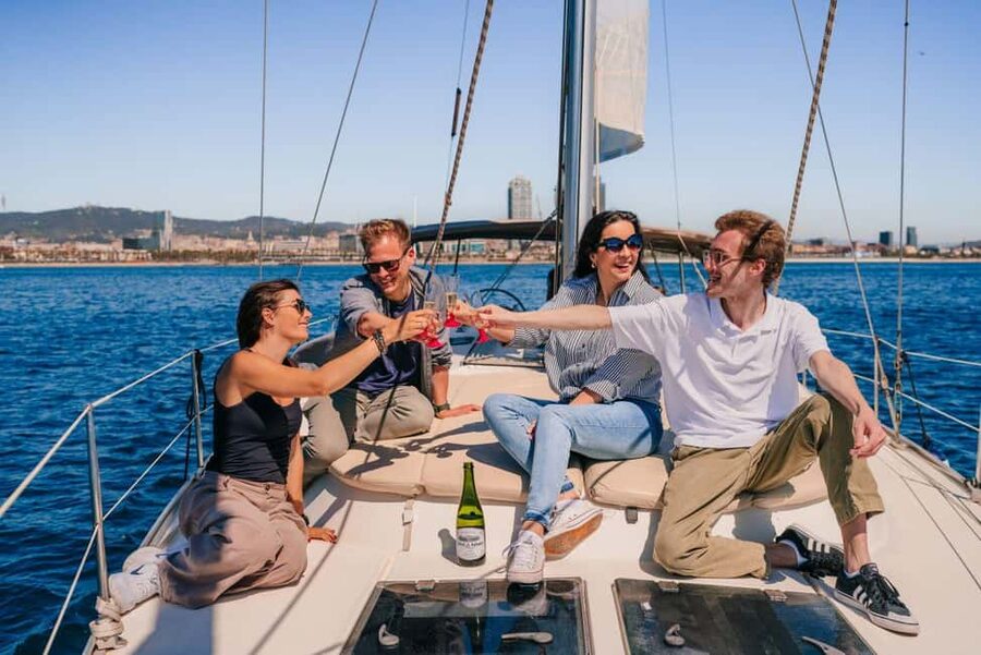 Barcelona: Sailing tour with open bar and aperitive - The first 45 minutes of sailing: city views without the crowds