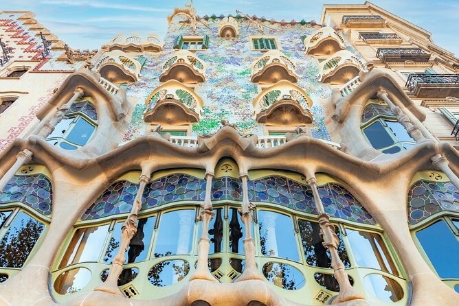 Barcelona Scavenger Hunt and Sights Self-Guided Tour - Monument a Narcís Monturiol: A Nice Break From Pure Facades