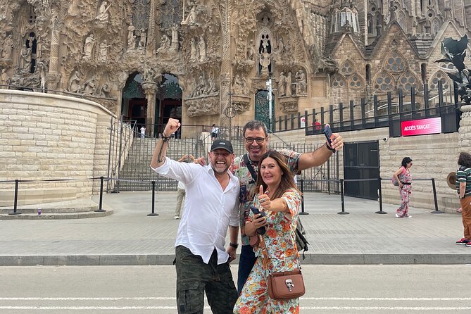 Barcelona Scavenger Hunt and Sights Self-Guided Tour - La Sagrada Família: The Big Finish With On-Site Answers