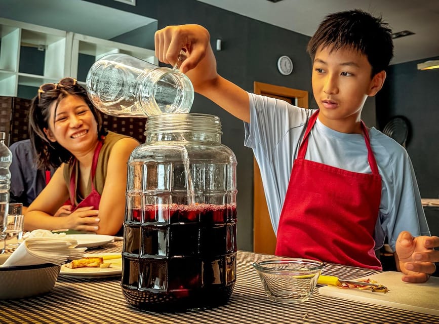 Barcelona: Seafood Paella ★Maestro★ & Tapas & Sangria - Sangria Workshop: Fresh Fruit Meets Simple Balance