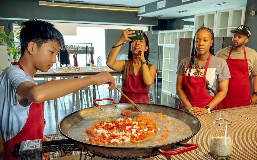 Barcelona: Seafood Paella ★Maestro★ & Tapas & Sangria - The Market Walk That Actually Improves Your Cooking