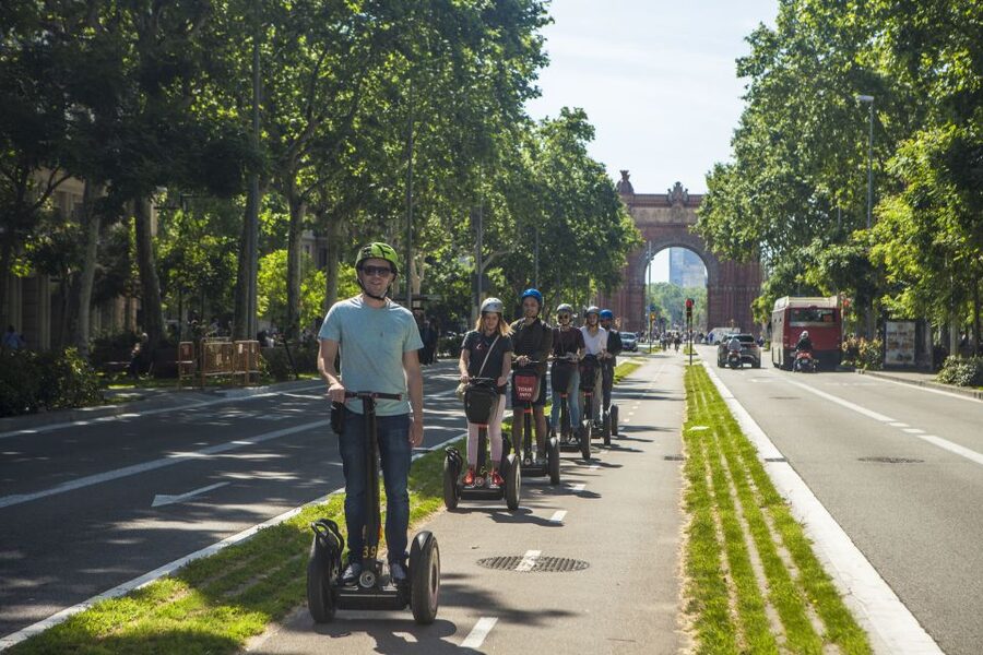 ❤️Barcelona Segway Tour ❤️ with a Local Guide - Port Vell, the sea breezes, and the turn toward seafood country