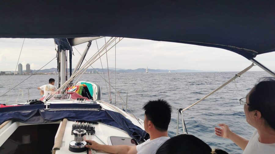 Barcelona: Shared cruise with chill music (+welcome drink) - Why this Barcelona cruise feels like a reset from the city