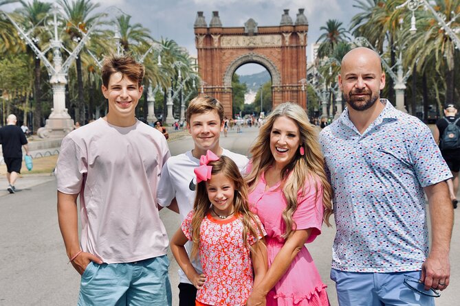Barcelona Sightseeing by Bike with Photo Shooting and Tapas - Arc de Triomf to Barcelona Cathedral and Plaça Sant Jaume Area