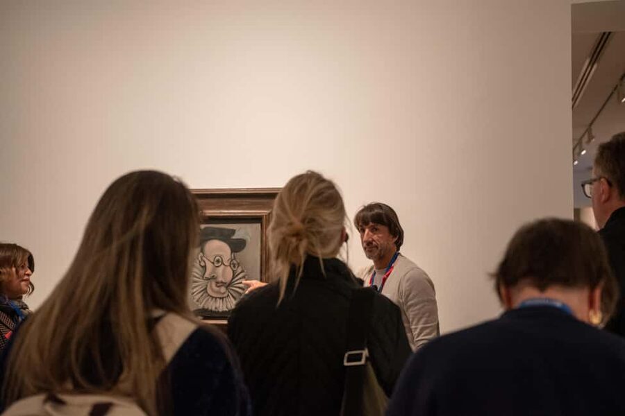 Barcelona: Skip-the-Line Guided Tour of the Picasso Museum - Group size, languages, and the radio system that keeps it smooth