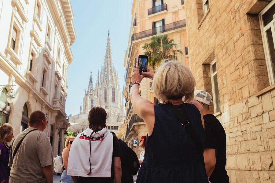 Barcelona: Small Group Gothic, Tapas & Churros Tour! - Who should book this Gothic Quarter tapas and churros tour