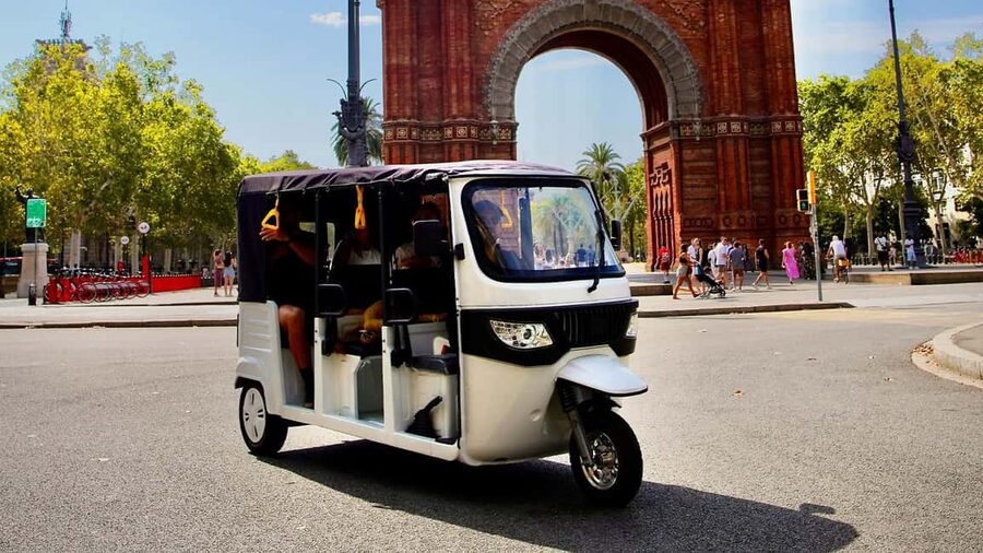 Barcelona: Small Group Tuk Tuk Tour - Key things that matter before you ride