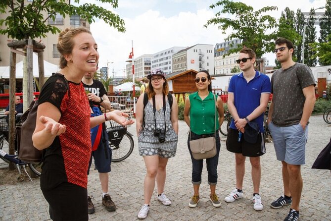 Barcelona Street Art, Graffiti and Tapas Tour - Tapas and a cold drink to close the tour right