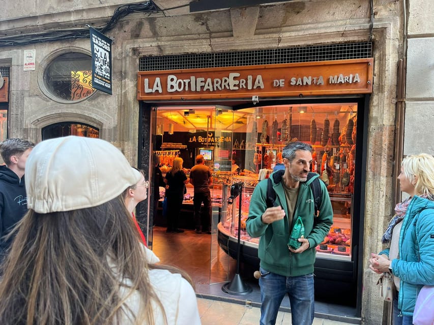 Barcelona: Street Food & Sightseeing Tour with Local Market - Key highlights you should care about