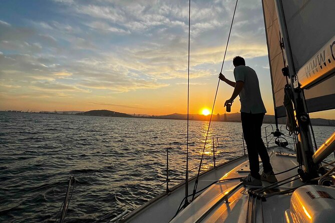 Barcelona Sunset and Day Sailing Cruise - Finding Moll de la Marina: arriving early saves stress